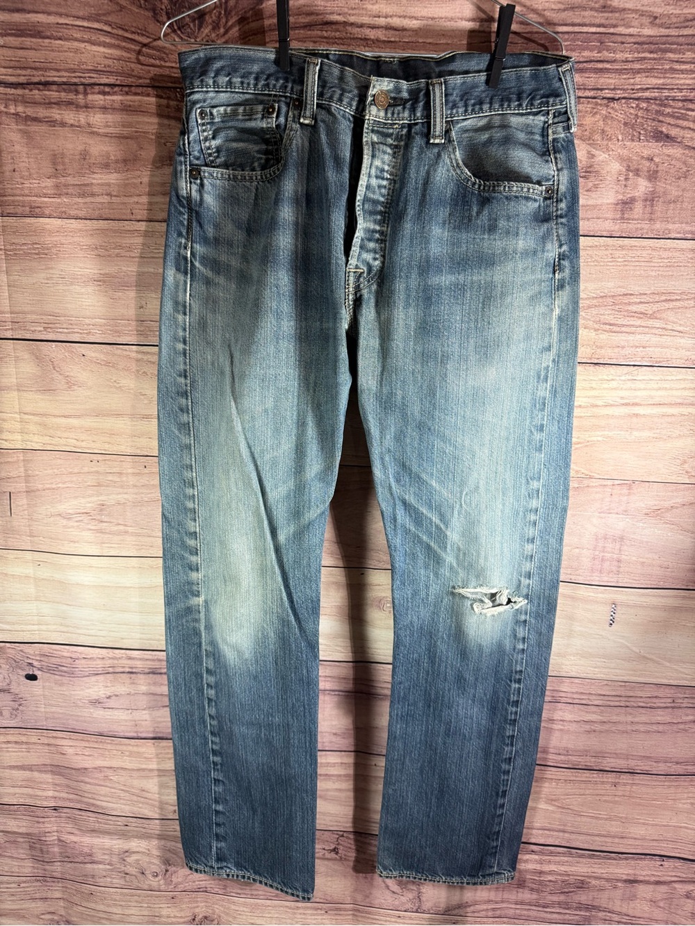 Levi's Men's Light Blue Straight Jeans with Distressed Knee 33x32